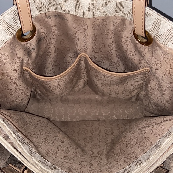 Michael Kors MK Large Tote Bag - Picture 10 of 14